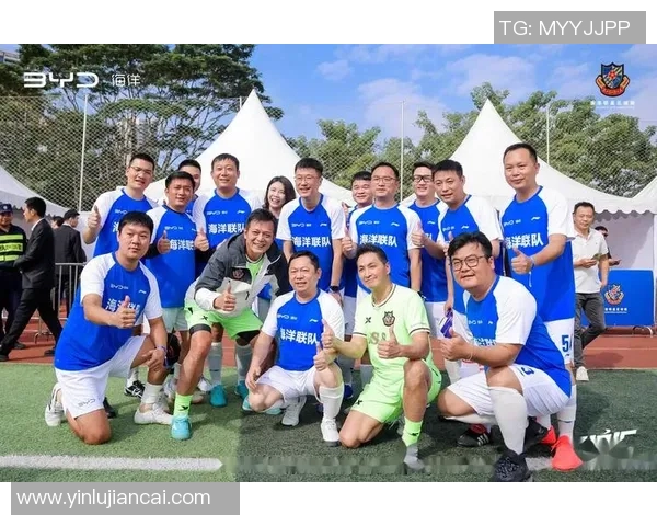 足球明星齐聚一堂高清群像展现绿茵场上的风采与激情