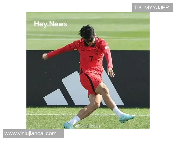 面具下的荣耀与挣扎足球明星的隐秘人生与真实自我